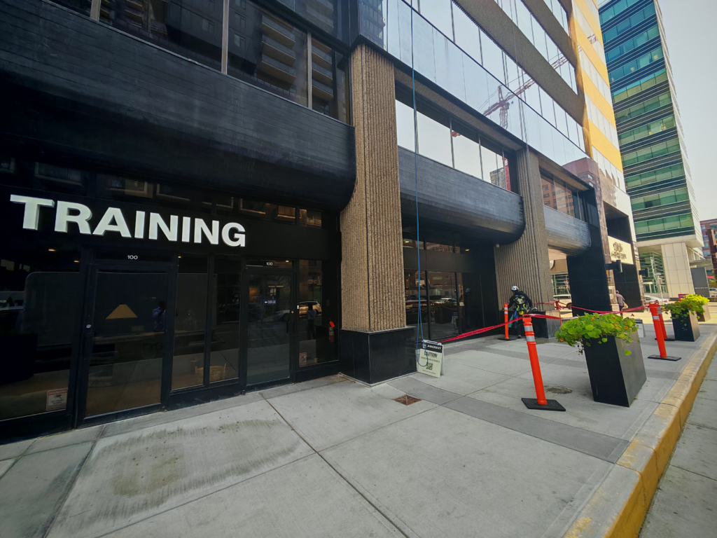 Outdoor image before AI Eraser is applied.