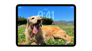 ipados featured image showing a dynamic lock screen.
